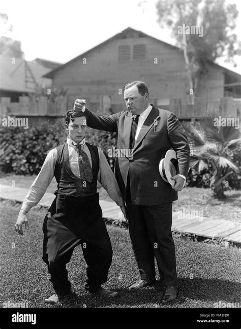  Roscoe 'Fatty' Arbuckle: 짜릿한 웃음과 감동이 공존하는 실화에 기반한 스토리!